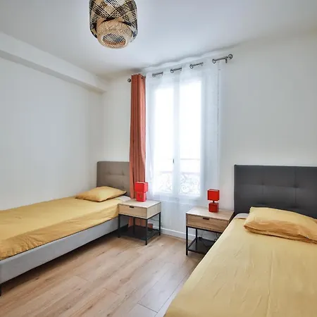 Lovely For 6, Metro At 160m ! Apartment