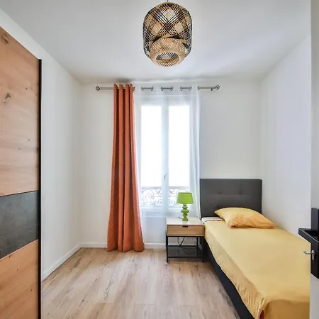 Lovely For 6, Metro At 160m ! Apartment Paris